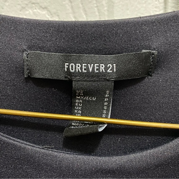 Basic black bodysuit - Picture 3 of 3